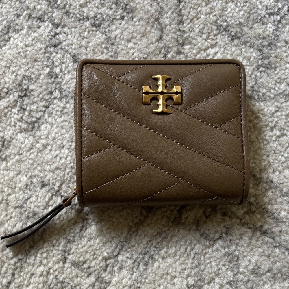 Tory Burch Kira Chevron Leather Wallet Sandpiper